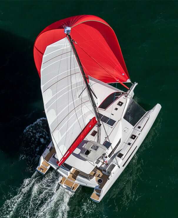 Neel 47 sous voiles Emeraude Multicoques